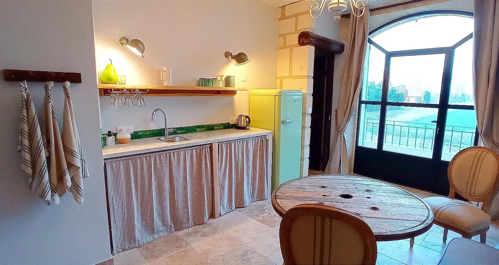 فندق مبيت وإفطار آرْلْ Le Mas Neuf 1752